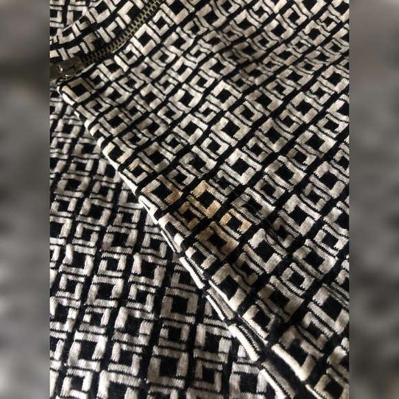 Art Deco print mock neck top with back and side zippers. - Picture 4 of 5